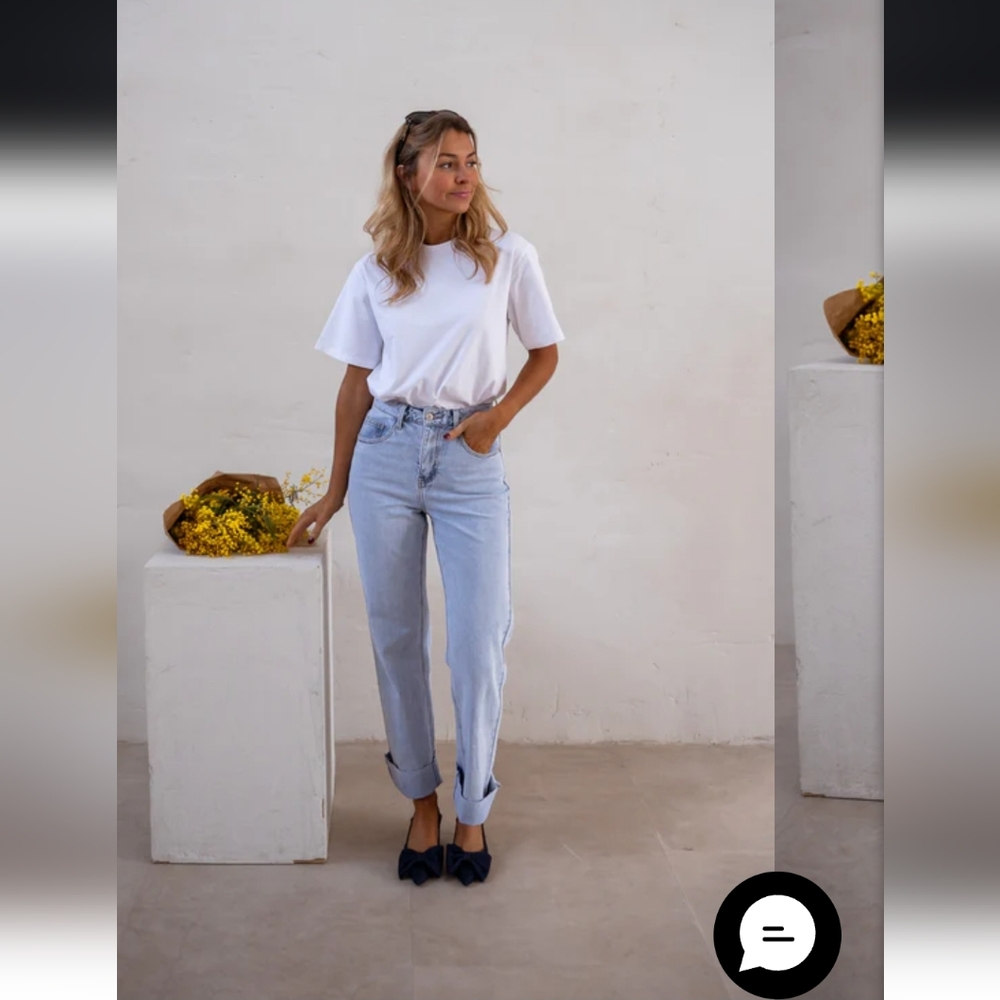 Classic Blue Straight Leg Jeans High-Waisted